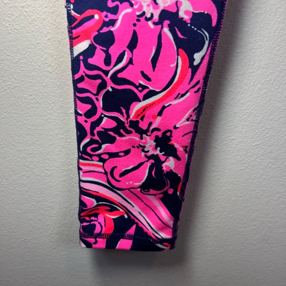 Lilly Pulitzer Girls Luxletic Mini Weekender Leggings Pink Navy Blue Floral XL - Picture 4 of 9